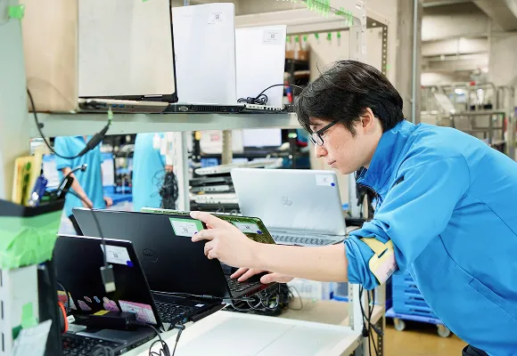 法人向けIT資産処分・データ消去の作業風景