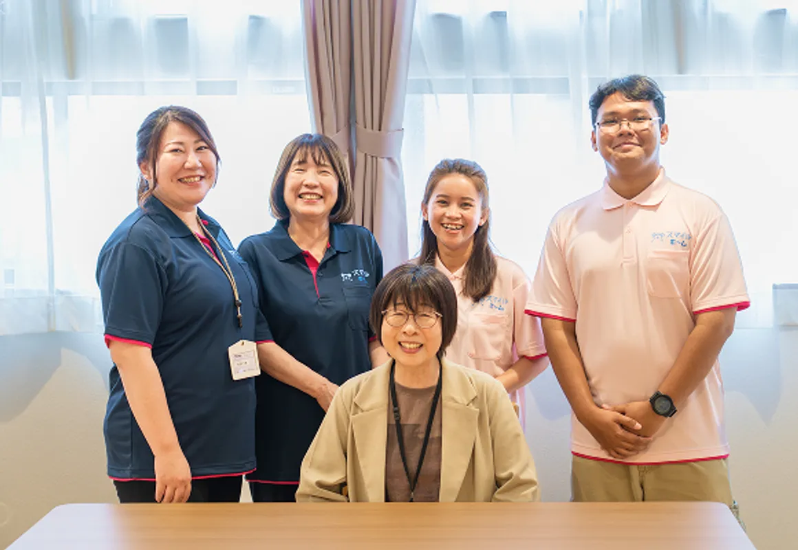 介護サービス包括型グループホームで働くスタッフ